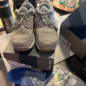 7.5 Wide OrthoFeet No tie sneakers